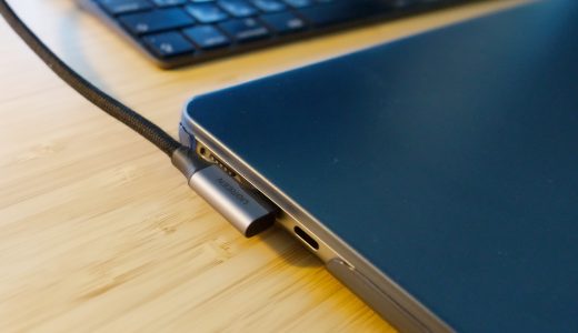 コネクタの出っ張りにサヨナラ！UGREEN L字Type-CケーブルでMacBook Airのクラムシェルモードがもっとスマートに